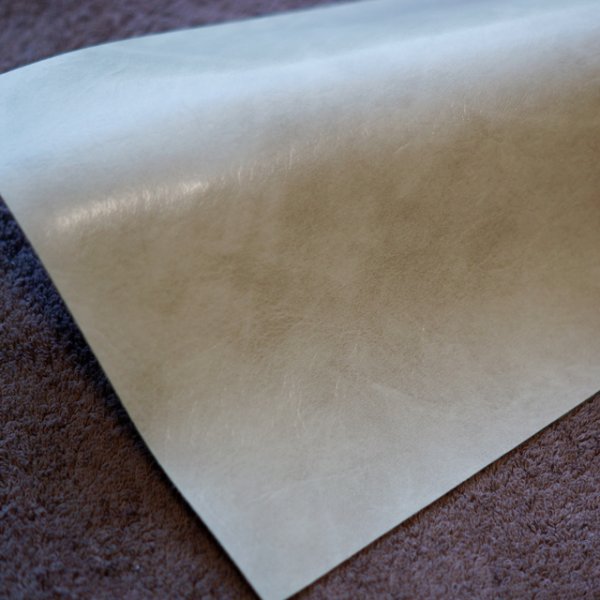 画像2: 合皮 生地 アンティーク 色ムラ・ツヤあり 白色(ホワイトベージュ) (2)