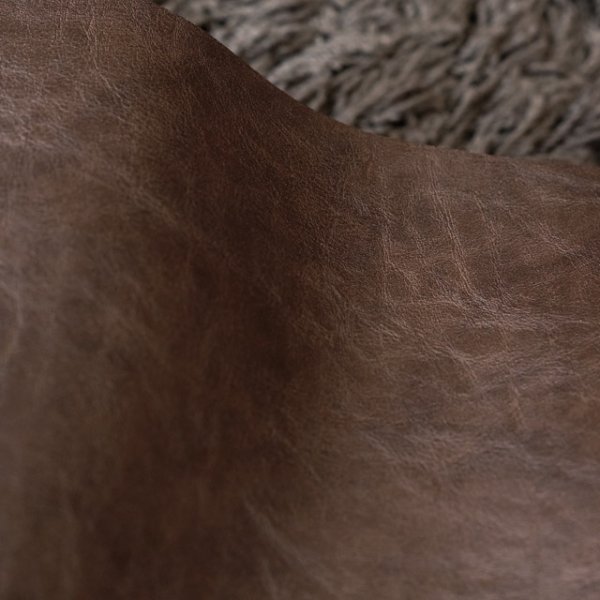 画像4: 合皮 生地 シワ入り加工 濃こげ茶色（ダークチョコブラウン） (4)