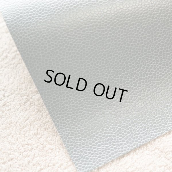 画像4: 合皮 生地 エイ・トカゲ 細ウロコ 黒色（ブラック） (4)