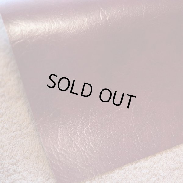 画像2: 合皮 生地 アンティーク　色ムラ・ツヤあり　暗紫色（ダークパープル） (2)