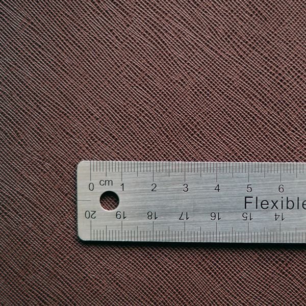 画像2: 合皮 生地 サフィアーノレザー調　こげ茶色（ダークブラウン） (2)