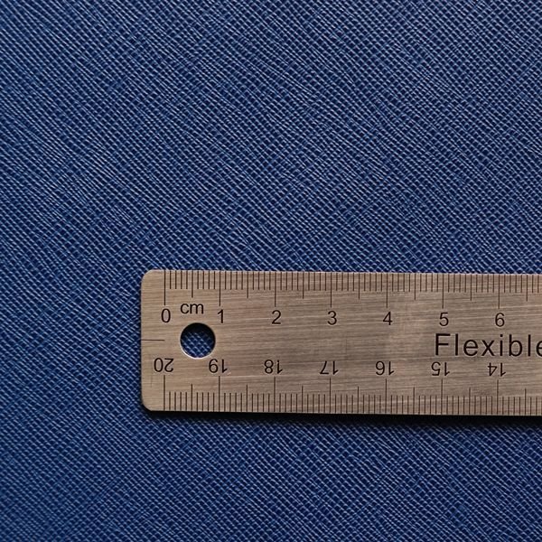 画像2: 合皮 生地 サフィアーノレザー調　紺色（ネイビーブルー） (2)